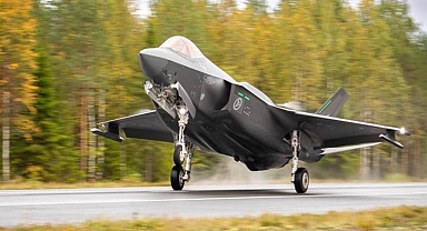 Bu bir ilk! F-35A savaş uçakları otoyola iniş yaptı