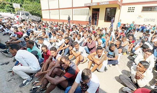 Çeteler hapishaneyi tatil köyüne çevirmiş... Venezuela’da 11 bin polisle dev baskın
