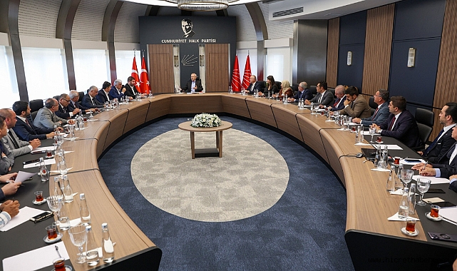 CHP Genel Başkanı Kemal Kılıçdaroğlu,Ankara’nın ilçe başkanları ile bir araya geldi.