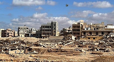 Derna'da selin vurduğu anlar ortaya çıktı! Libyalı yetkililere 'toplu mezar' çağrısı