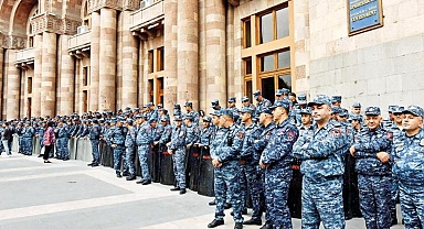 Ermenistan kaosa teslim
