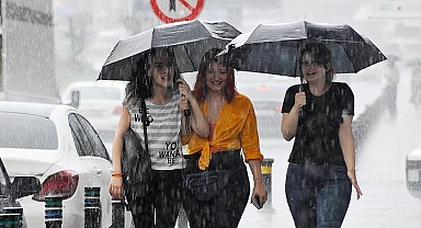 İstanbullular dikkat! AKOM'dan gök gürültülü sağanak yağış uyarısı