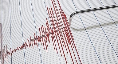 İtalya 4.8 büyüklüğünde depremle sarsıldı