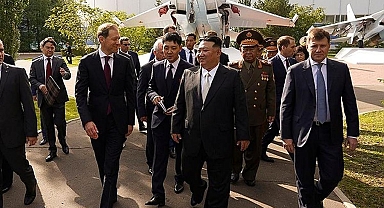 Kim’den Rusya’daki fabrikalara ziyaret: Savaş uçaklarını inceledi