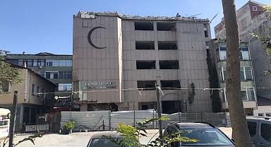 Küçükçekmece halkı, Kızılay binasının tekrar hizmete girmesini sabırsızlıkla bekliyor.