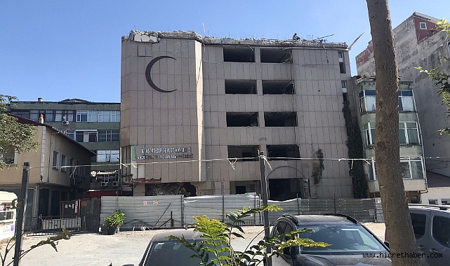 Küçükçekmece halkı, Kızılay binasının tekrar hizmete girmesini sabırsızlıkla bekliyor.