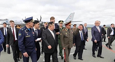 Kuzey Kore lideri Rus bombardıman uçaklarını ve savaş gemisini inceledi