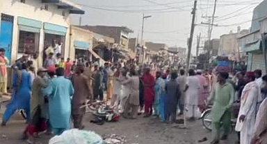 Pakistan'da patlama: 5'i çocuk 8 ölü