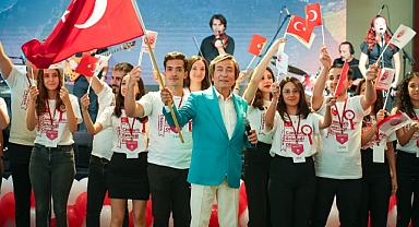 Türk eğitim vakfı’nın bağışçı ve bursiyerleri Cumhuriyetimizin 100. Yılını, Erol evgin konseriyle Kutladı! 