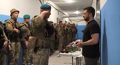 Ukrayna’dan Rusya’ya İHA saldırısı... Ukrayna lideri Zelenski cephe hattında