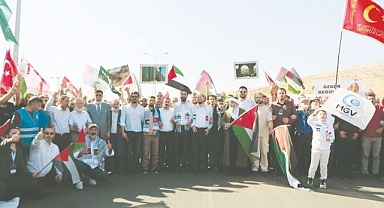 (AGD) Anadolu Gençlik Derneği Cilvegözü Sınır Kapısı'nda dev bir eylem düzenlendi.