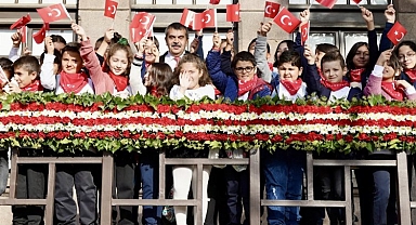 Bakan Tekin öğrencilerle 1'inci Meclis'te