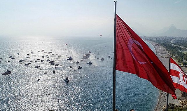 Denizde 'Cumhuriyet' kutlaması!
