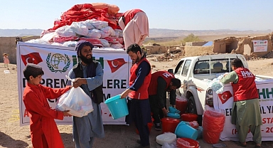 Depremin yaşandığı Afganistan'a acil yardım