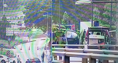 İçişleri Bakanlığı Emniyet Genel Müdürlüğü giriş kapısında iki terörist bombalı saldırı