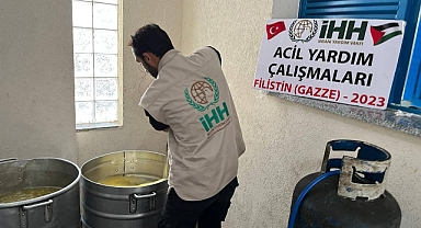 İHH, Gazze'de sıcak yemek dağıtımlarına devam ediyor
