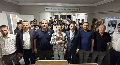 Kaptanoğlu'nun katılımı, ülkücü camiada memnuniyetle karşılandı.