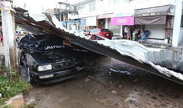 Kasırga ve fırtına Meksika'da can aldı:5 ölü