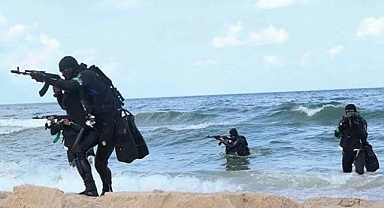 Kassam Tugayları Deniz Komando Birliği,İşgalci İsrail Zeykim Askeri Üssündeki Askerleri vurdu.