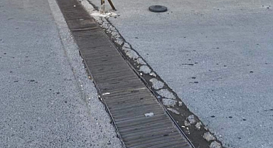 Küçükçekmece Belediyesi.Yağan yağmur Mazgallar Tıkalı olduğu için SU Nereye gidecektir?