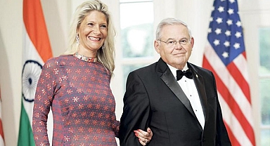 Menendez’e yabancı ajanlık suçlaması