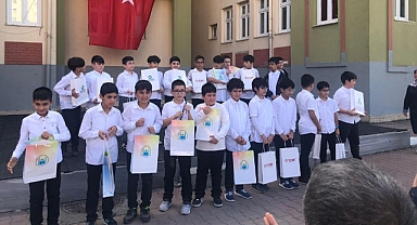 TOKİ Şehit Çağlar Canbaz İmam Hatip Ortaokulu'nun Bed-i Besmele programını gerçekleştirdi.