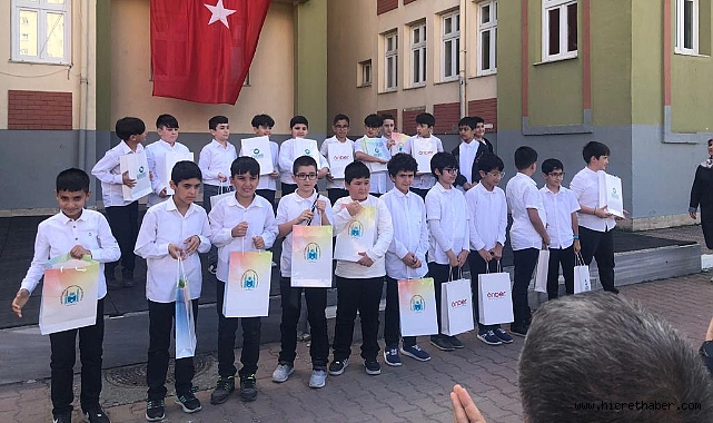 TOKİ Şehit Çağlar Canbaz İmam Hatip Ortaokulu'nun Bed-i Besmele programını gerçekleştirdi.