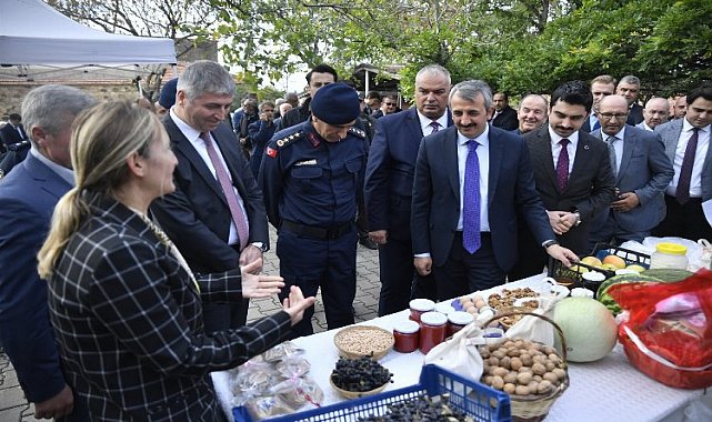 Edirne'de Vali Sezer kırsalda takibi bırakmıyor