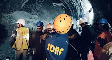Hindistan'da tünel çöktü: 40 işçi mahsur kaldı