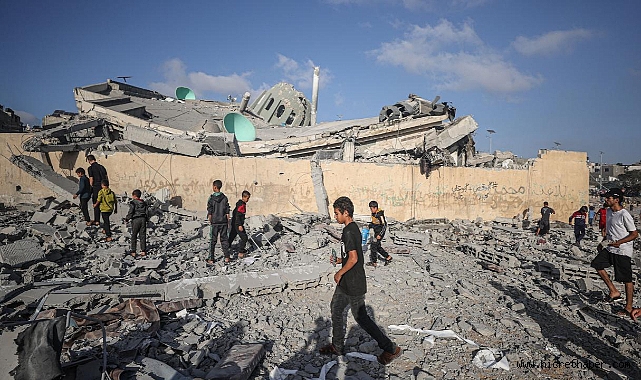 İşgalci İsrail'in bombardımanında Gazze'de 3 cami daha yıkıldı