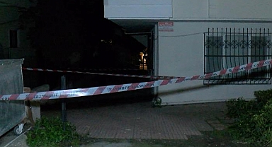 İstanbul'da korku dolu anlar! İnşaatın temelinde toprak kaydı, 5 katlı bina boşaltıldı