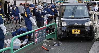 Tokyo İsrail büyükelçiliği önünde hareketli dakikalar