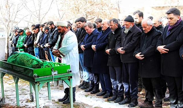 Çadırkaya Beldesi'nin Belediye Başkanı İshak Birol son yolcuğuna uğurladı.