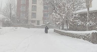 Eğitime bir gün kar engeli! Karlıova’da 23 köy yolu kapandı