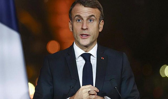 Macron'un desteklediği yeni göç yasası reddedildi