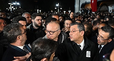 Manisa'daki şehit cenazesinde CHP Genel Başkanı Özgür Özel'e tepki!