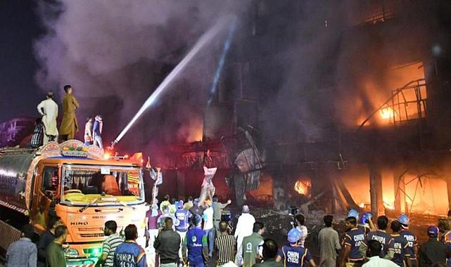 Pakistan'da büyük yangın! 5 kişi hayatını kaybetti