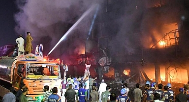 Pakistan'da büyük yangın! 5 kişi hayatını kaybetti