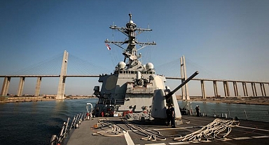Pentagon duyurdu: Kızıldeniz'de ABD savaş gemisi ile çok sayıda ticari gemiye saldırı