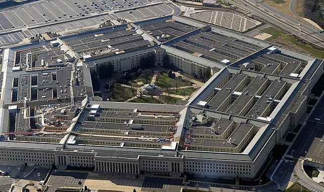 Pentagon duyurdu! Kızıldeniz'de ABD savaş gemisi vuruldu