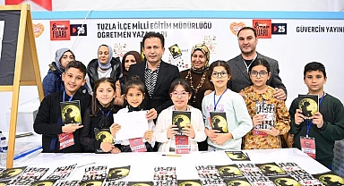 Tuzla'da ilkokullu minik yazarlardan imza günü... Belediye Başkanı Şadi Yazıcı: 