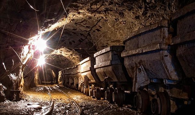 Altın madeni çöktü: 70'ten fazla kişi öldü