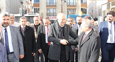 Aziz Yeniay, Gültepe Camii Namazı Çıkışında Kalabalık Bir Gösteriyle Karşılandı