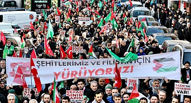 Bağcılar'da on binlerin katılımıyla şehitlerimiz ve Filistin için yürüyüş yaptılar.