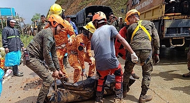 Filipinler'de toprak kayması 7 can aldı