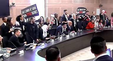İsrailli esirlerin yakınları parlamentodaki toplantıyı bastı!