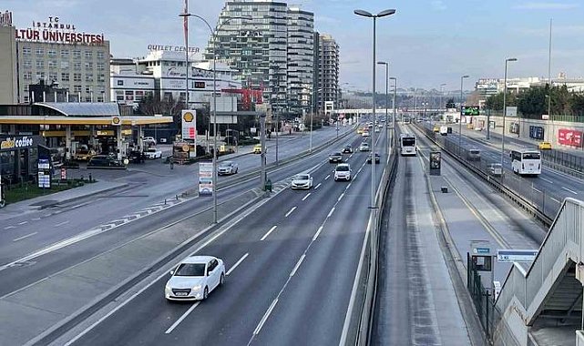 İstanbul'da yeni yılın ilk günü yollar bomboş kaldı: Trafik yoğunluğu yüzde 1'e düştü