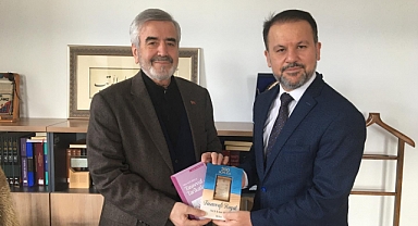 Küçükçekmece Müftüsü Hasan Hüseyin Palabıyık, İZÜ İslami İlimler Fakültesi Dekanı Prof. Dr. Hasan Kamil Yılmaz'ı Ziyaret Etti