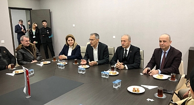  AK Parti'nin Küçükçekmece Belediye Başkan adayı Aziz Yeniay,Biruni Üniversitesi Hastanesi'ni ziyaret etti. 