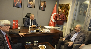 AK Parti'nin Küçükçekmece Belediye Başkan adayı Aziz Yeniay,BBP ilçe başkanı Cem Özel'i ziyaret etti